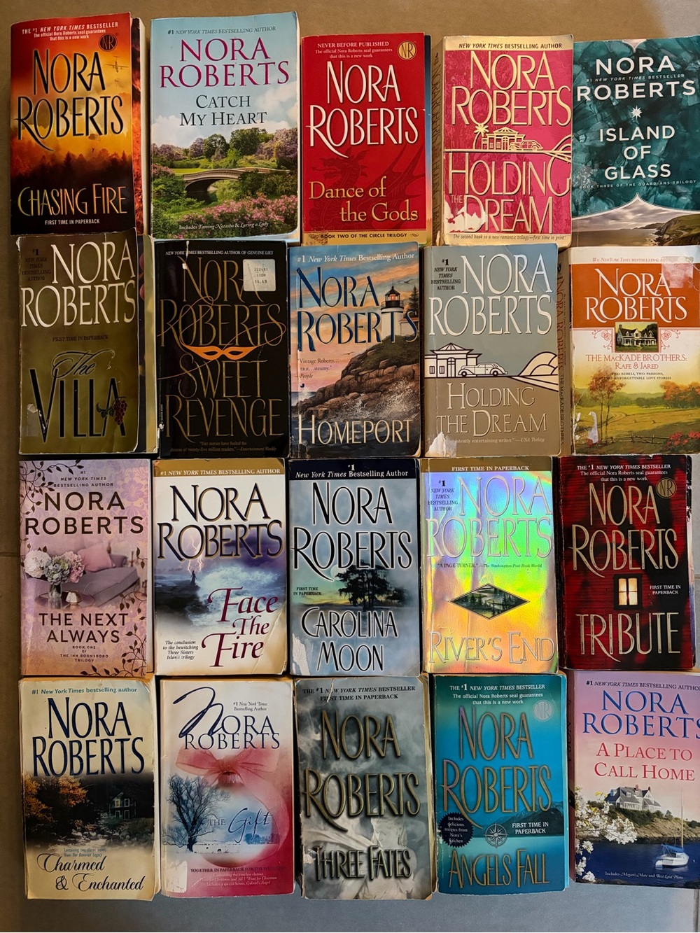 Lot of 20 Nora Roberts Romance Novels